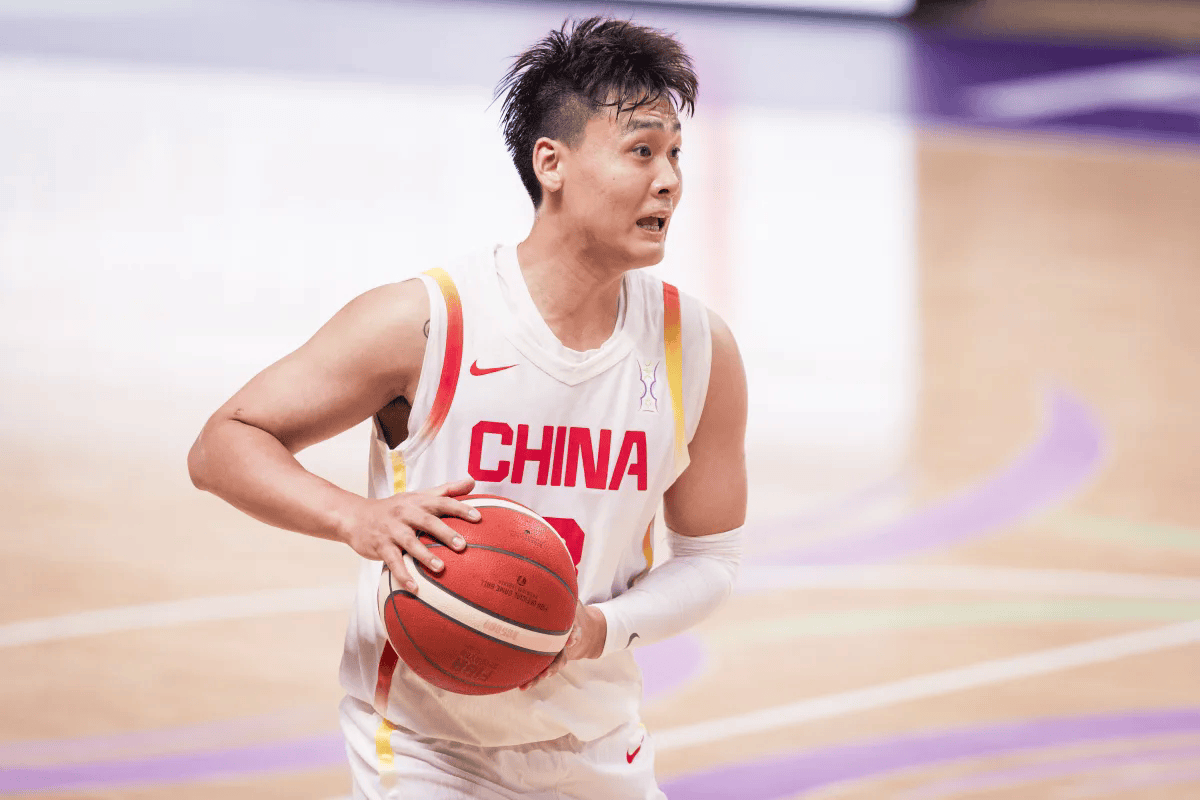 队长承担责任!赵鲁(Zhao Rui)站起来很多次